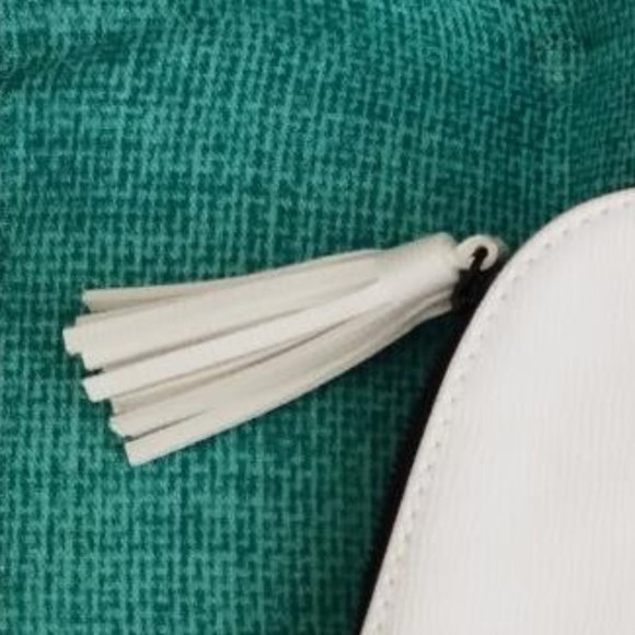 NIB Revision Skincare Signature Cosmetic Bag - Picture 5 of 5